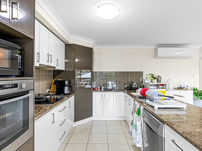 Modern Home - 4Bed 2Bath - Exceptional Value