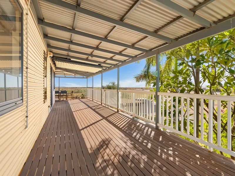 Breathtaking Views, A Family Living Oasis in the Heart of Nickol!