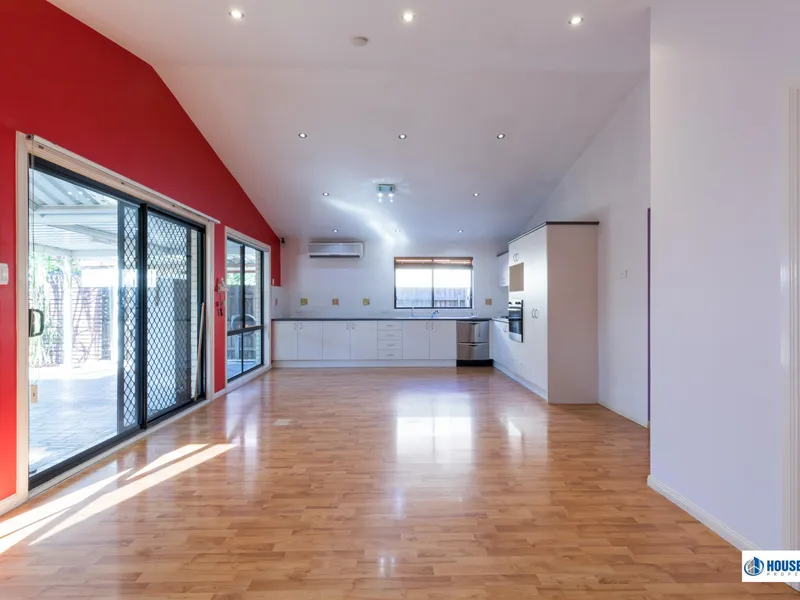 Family home and entertainer