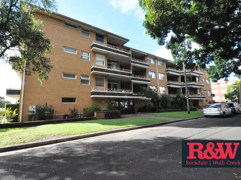 Renovated Beachside 2 Bedroom Apartment