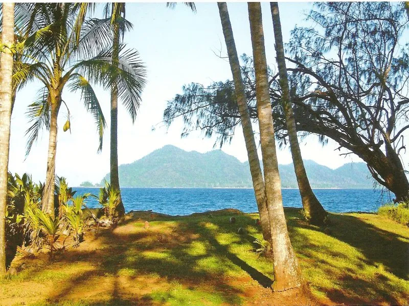 A BARGAIN IN PARADISE - LARGE BLOCK RIGHT NEXT TO THE SEA