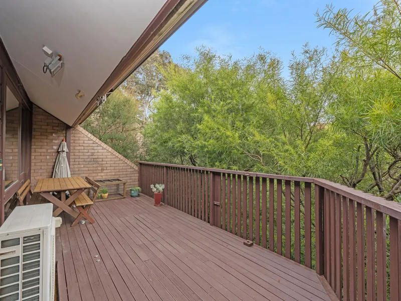 Large home in central and tranquil setting - short term