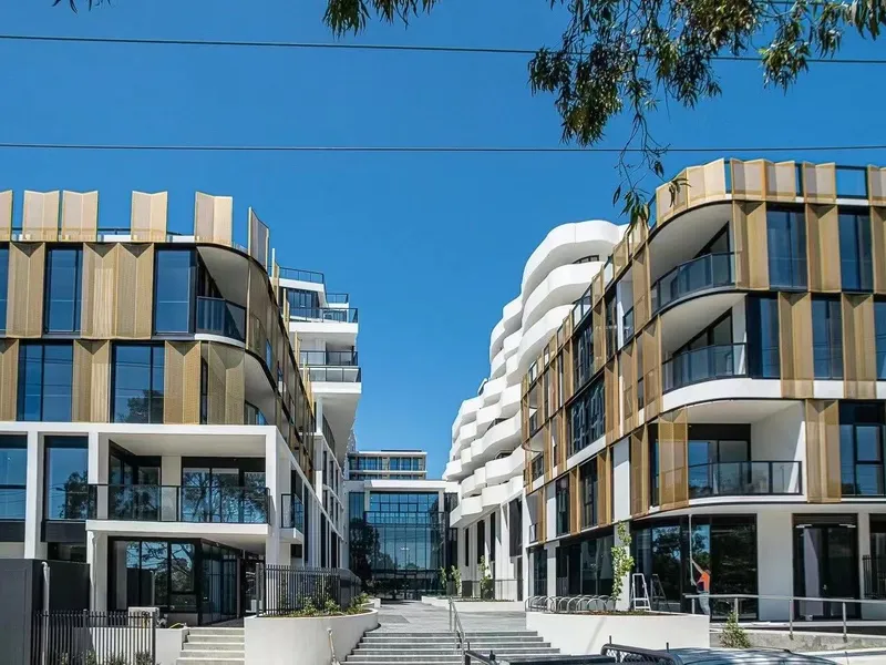 BRAND NEW THREE BEDROOM APARTMENT IN THE HEART OF OAKLEIGH