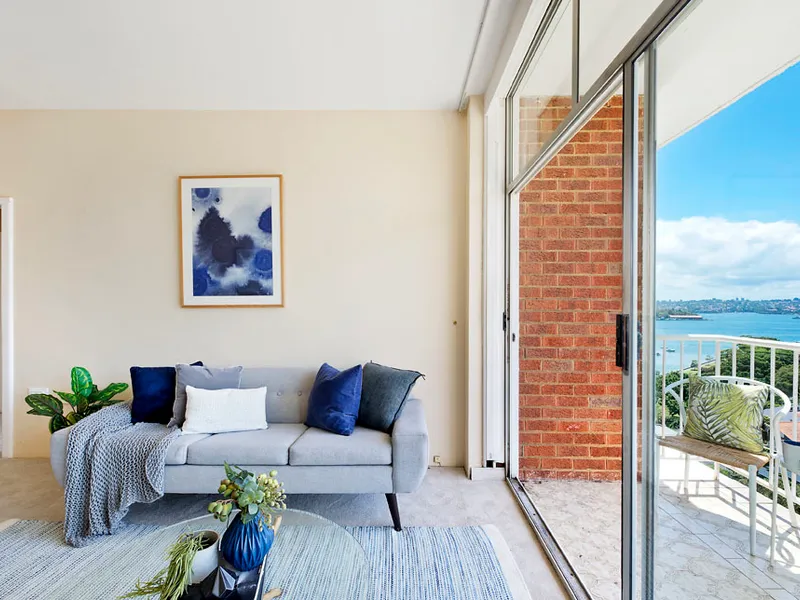 Northerly Harbour Views, Manicured Estate-Like Gardens And An Exclusive Peninsula Setting