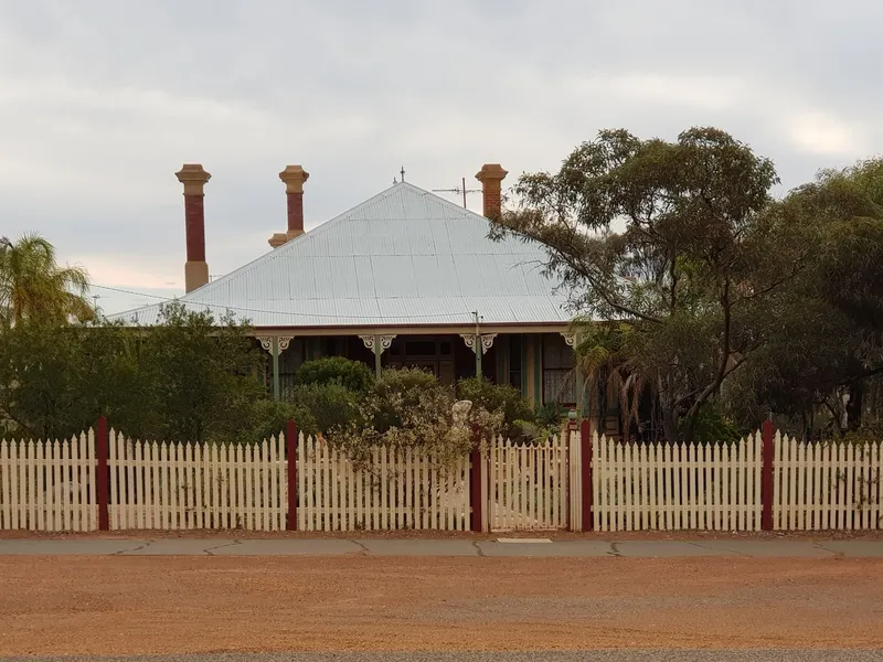 GOLDFIELDS GRANDEUR on huge 3010 square metres block of land