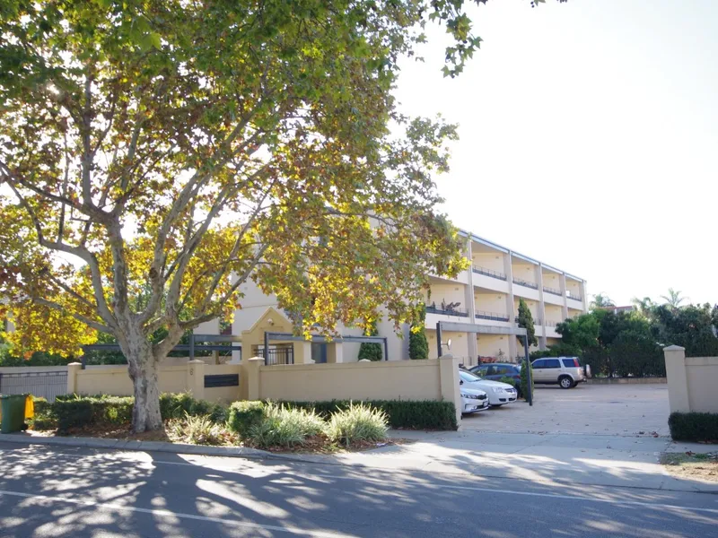 So convenient So close to shops So close to the Train Walk to the River