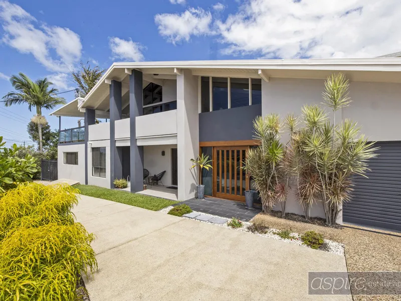 *** DUAL LIVING MANSION ON HALF ACRE WHICH COMMANDS BREATHTAKING OCEAN & HINTERLAND VIEWS FROM THE PINNACLE OF BLI BLI!! ***