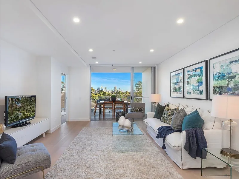 Deluxe modern apartment in a highly central locale