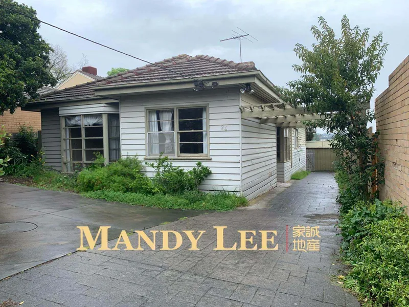 ONLY 5 MINUTES WALKING DISTANCE TO BALWYN HIGH SCHOOL & BALWYN NORTH PRIMARY