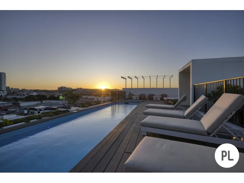 North-facing, stylish, fully-furnished apartment with stunning rooftop facilities