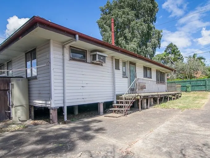 5 bedrooms 3 bathrooms timber home - RENOVATORS DELIGHT