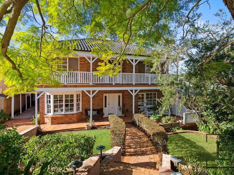 5 Bedroom Grand Home with Pool Maintenance Included!