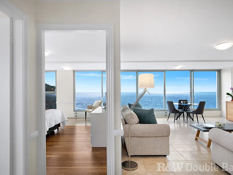 Spacious Oceanfront Apartment with Spectacular Coastal Views