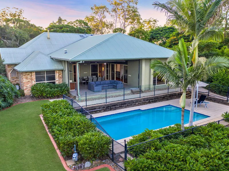 Contemporary Acreage Home Infused With Style !!!!!!!!!!