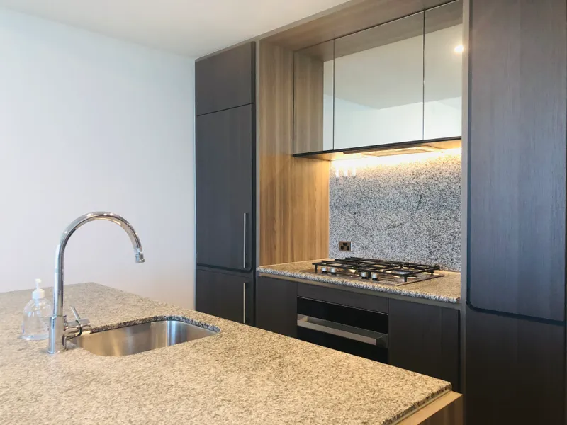 Partly furnished 1 Bed plus 1 Study High Level Apartment