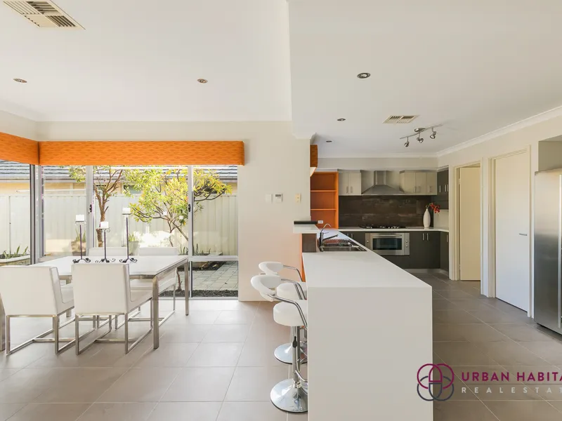 Ex-Display Home Luxury in Settlers Hill!