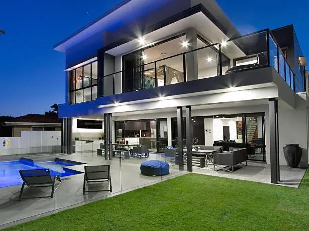 Absolute luxury, East to wide water, stunning skyline views