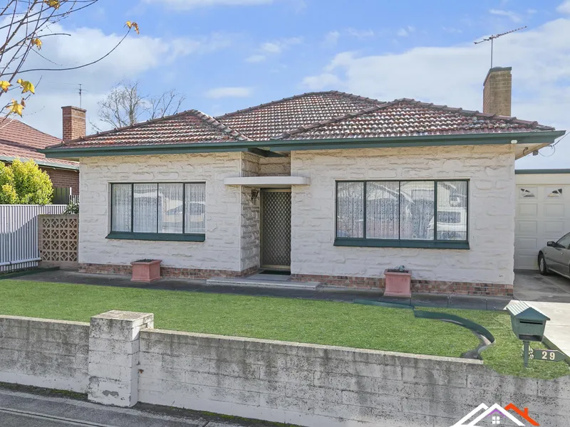 Classic family home renovation or developer's opportunity.