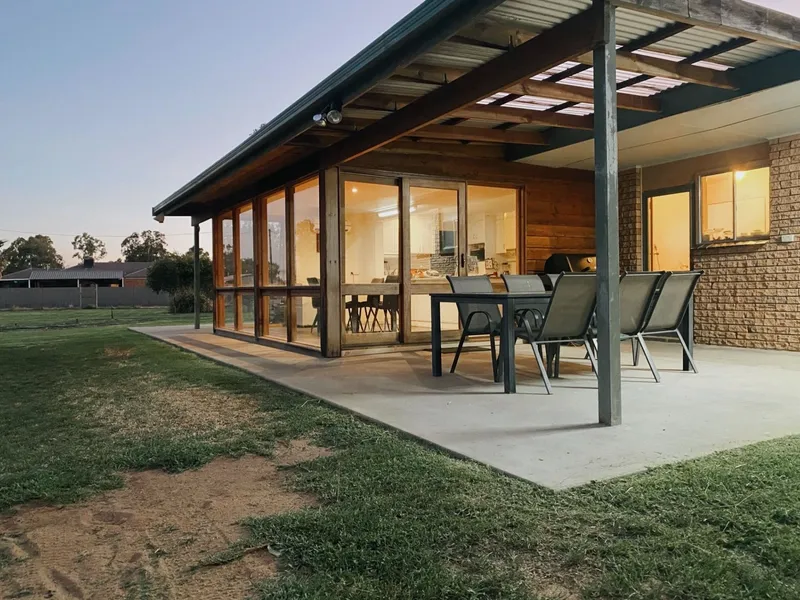 5 acres, 4 bedroom house with 2 bedroom granny flat