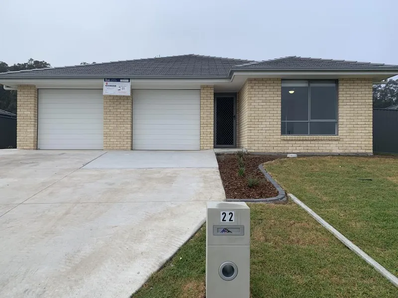 BRAND NEW Three Bedroom Duplex with Ducted Air Conditioning