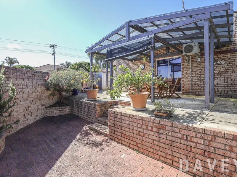 NEAT & TIDY VILLA WITH LARGE COURTYARD