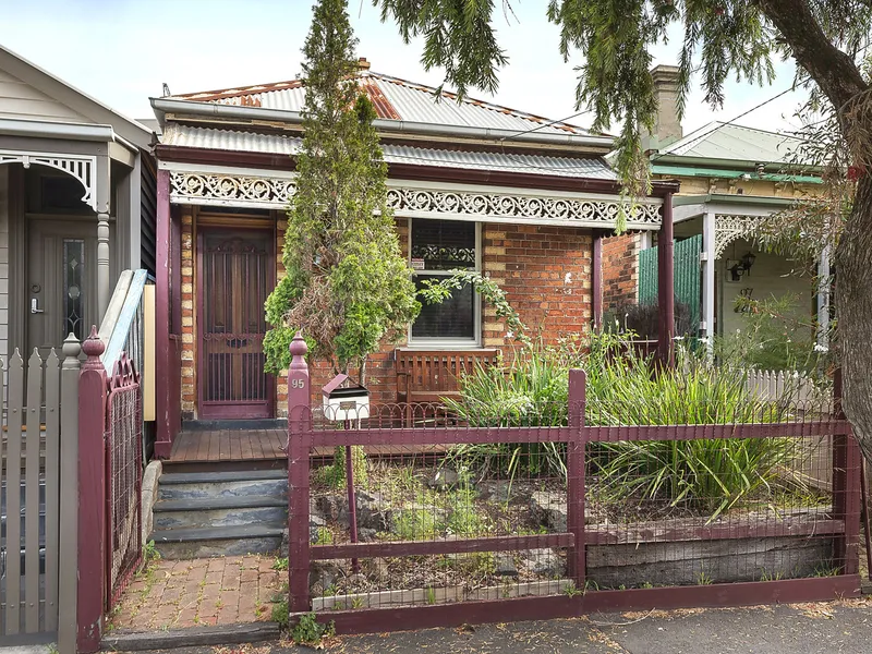 STYLISH VICTORIAN IN A SOUGHT AFTER LOCATION