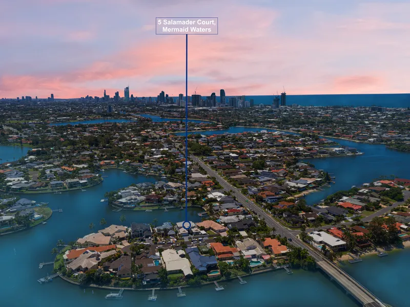 FAMILY WATERFRONT HOME, PRESTIGE ADDRESS