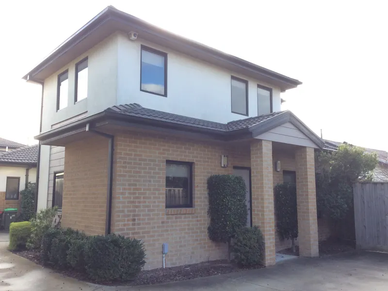 Modern Low Maintenance Townhouse