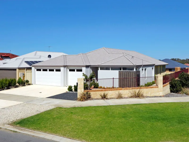 Fantastic Home with a 3 car garage!