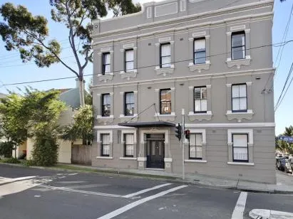 Charming Victorian Apartment