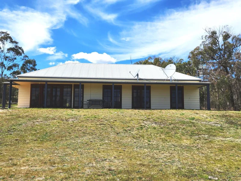 4 BEDROOM OFF THE GRID HOME IN A RURAL SETTING