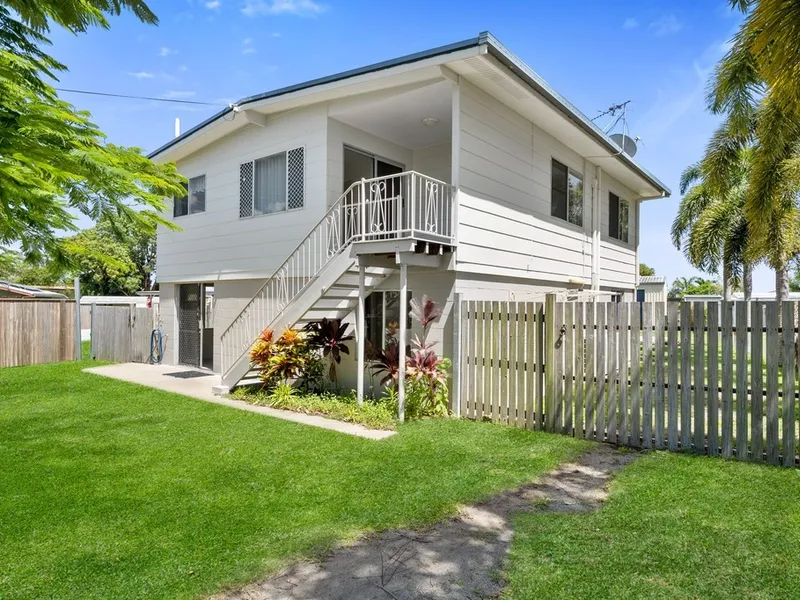 FAMILY HOME IN BEACONSFIELD WITH LARGE BACKYARD AND SHED