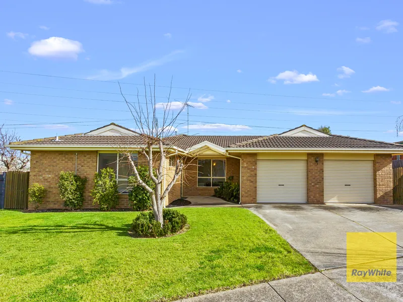 Classic Brick Charmer on a Substantial Allotment!