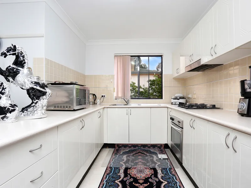 SPACIOUS UNIT WITH OVERSIZED COURTYARD