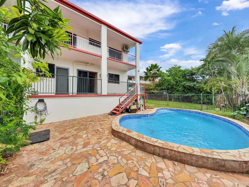 Townhouse in Leanyer with Private Pool!!