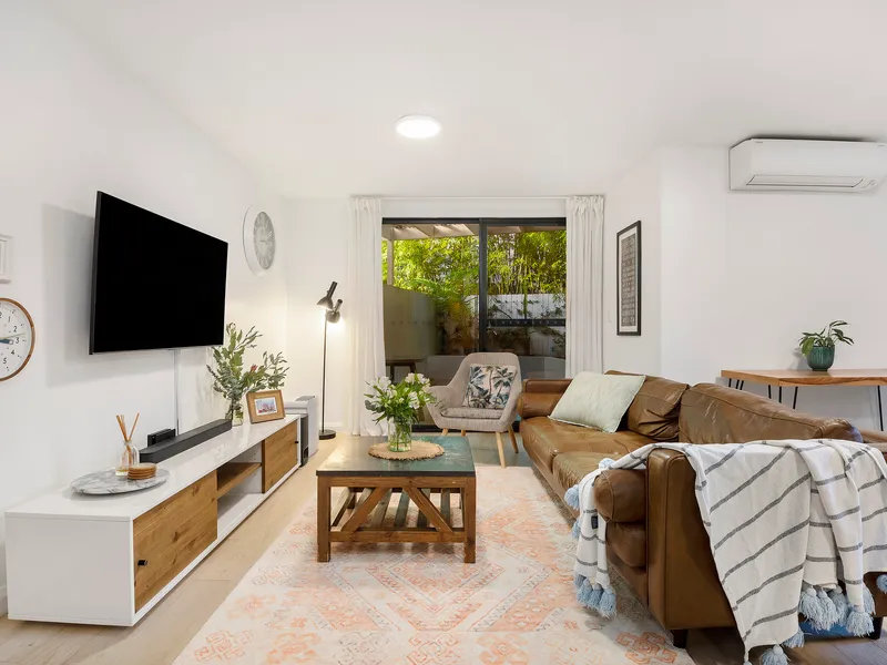 Ultra-chic courtyard apartment 100m from the beach