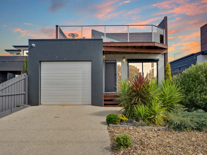 Contemporary Coastal Escape