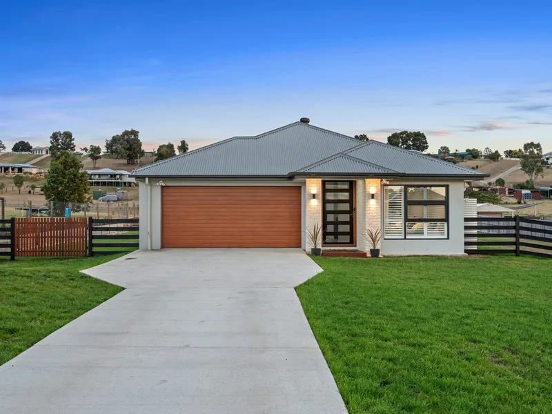 Luxurious New Build with Enormous Shed on Acreage