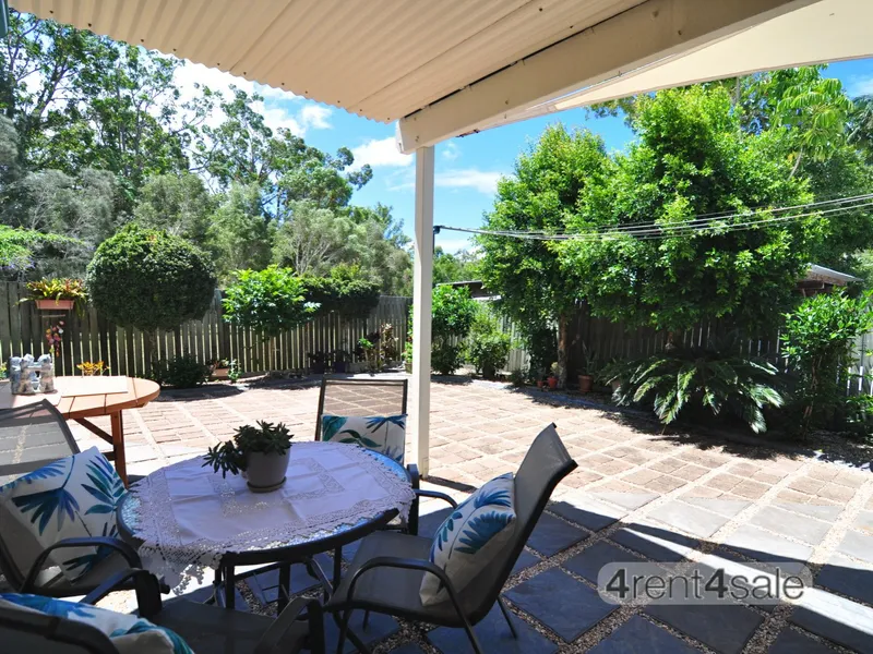 Top Location. Big Unit with Large Courtyard !