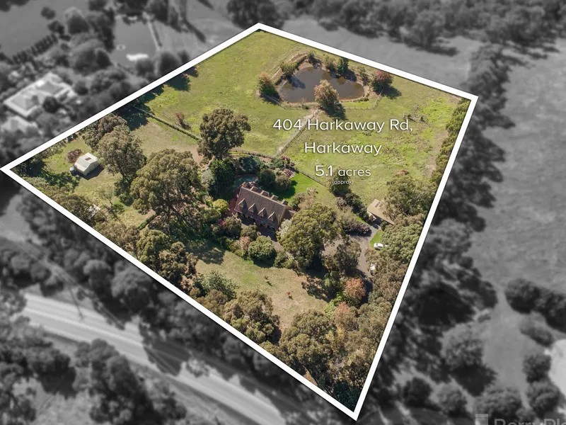 A unique home on 5 Acres in Harkaway must be sold!