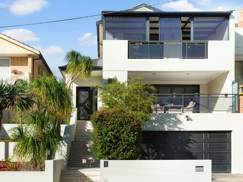 Full Brick Luxury Home On 504sqm