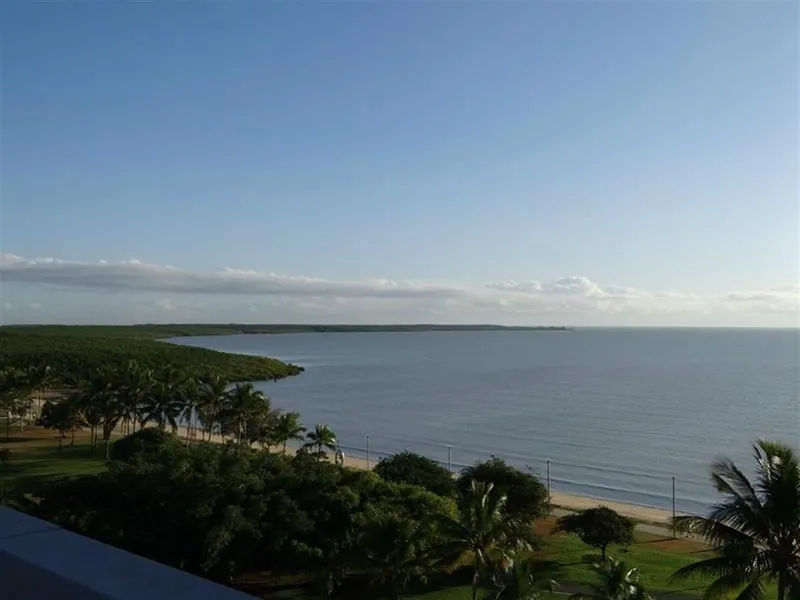 6th Level Views of the Esplanade