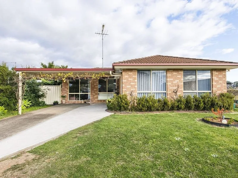 Claremont Meadows Family Home!