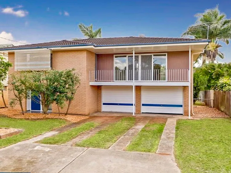 FRESHLY PAINTED HIGHSET HOME WITH DOWNSTAIRS RUMPUS