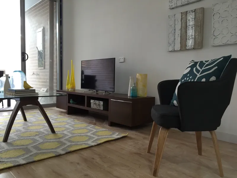 EXECUTIVE STYLE 1 BEDROOM COURTYARD APARTMENT IN THE PRESTIGE COVE DEVELOPMENT
