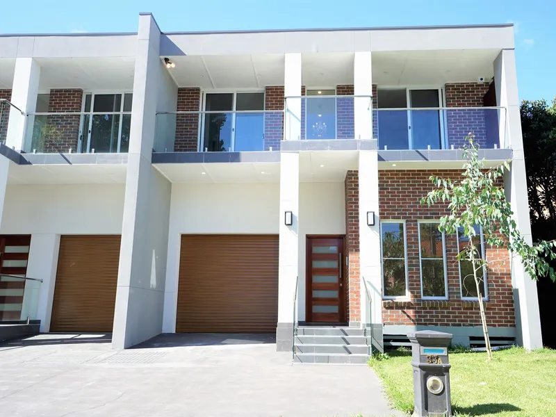 Entertainer's delight ! Near New Luxurious 5 bedroom home with ensuite to 4 bedrooms