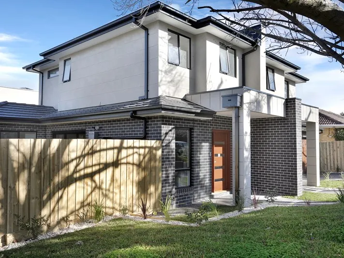 LIFESTYLE AND ENTERTAINING BRILLIANCE