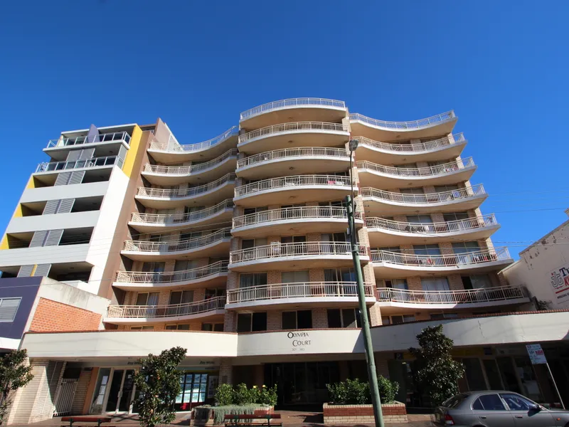 FULLY RENOVATED - CONVENIENT AND CENTRALLY LOCATED AT THE HEART OF KINGSFORD