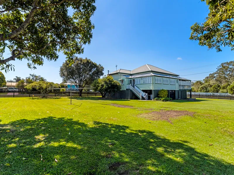 Eye Catching Queenslander on Generous Allotment