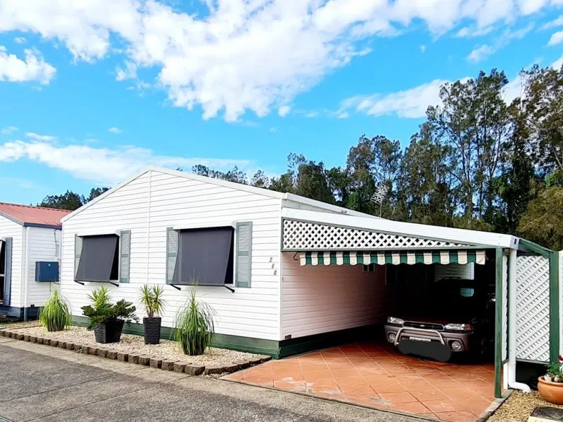 260 Banksia Waters - perimeter location